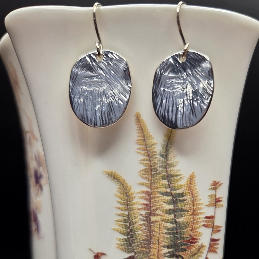 Vintage Style Textured Oval Dangle Earrings Silver Silver 925 Brushed Finish - Picture 3 of 5